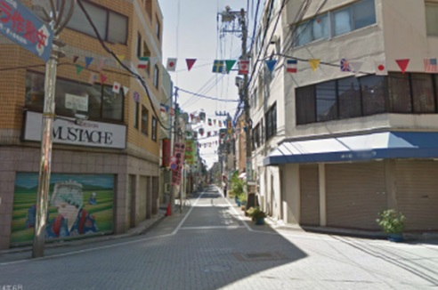 東十条商店街(東の方)B曲がり角を曲がったところです。曲がって100メートルほど直進します。